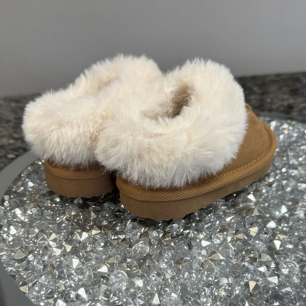 Faux Fur Trim Slipper - Camel and Cream NWOT 7T